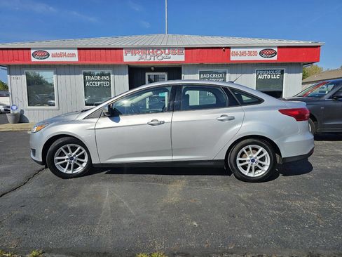 Used 2017 Ford Focus SE w/ Cold Weather Package image 9