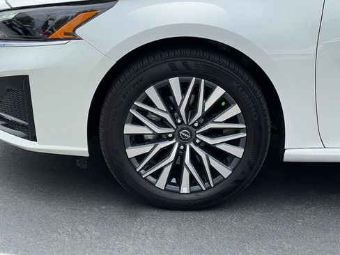 Used 2025 Nissan Altima 2.5 SV AWD/4WD image 13