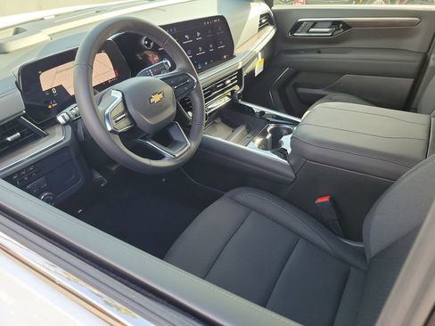 New 2026 Chevrolet Suburban LS image 3