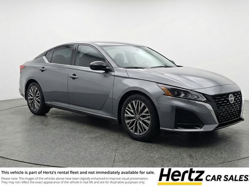 Used 2025 Nissan Altima 2.5 SV FWD image 1