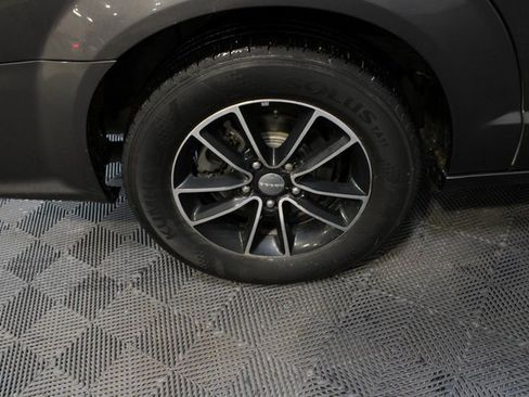 Used 2016 Dodge Grand Caravan SXT image 29
