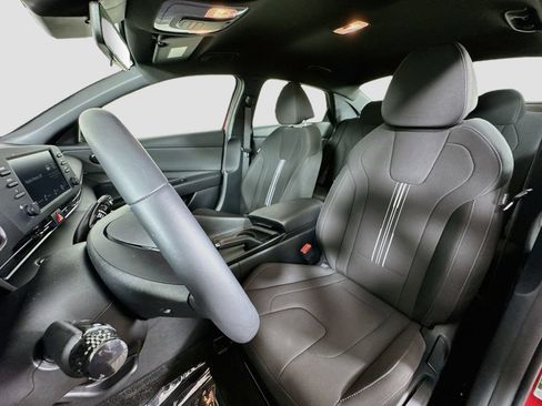 Used 2025 Hyundai Elantra Sport FWD image 17