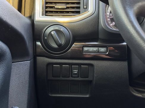 Used 2018 Nissan Titan SV AWD/4WD image 32