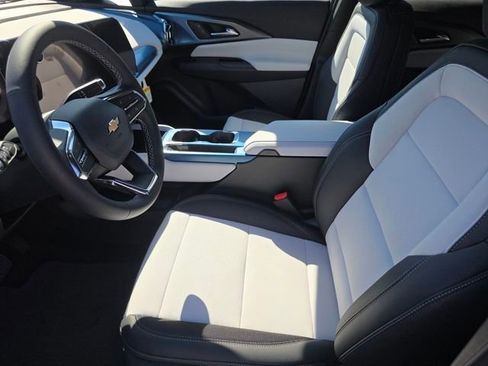 New 2026 Chevrolet Equinox EV LT image 28