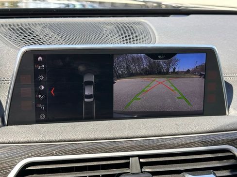 Used 2019 BMW 750i w/ M Sport Package image 5