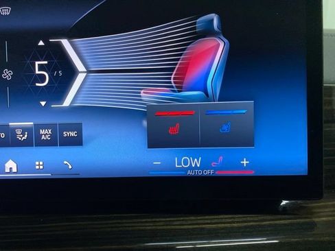 Used 2025 BMW X7 xDrive40i w/ Premium Package AWD/4WD image 57
