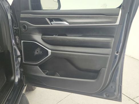 Used 2024 Jeep Wagoneer Series II w/ Flexible Seating Group RWD image 32