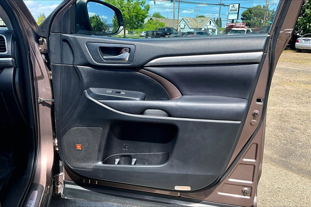 Used 2018 Toyota Highlander Limited Platinum AWD/4WD image 23