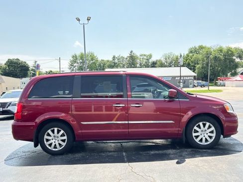 Used 2015 Chrysler Town & Country Touring w/ Driver Convenience Group FWD image 12