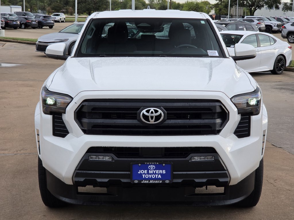Used 2024 Toyota Tacoma SR5 AWD/4WD image 3