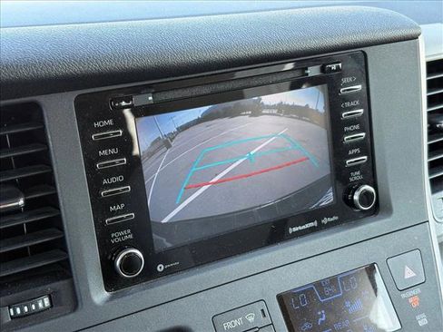 Used 2020 Toyota Sienna LE image 13