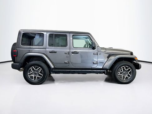Used 2025 Jeep Wrangler Unlimited Sahara AWD/4WD image 10