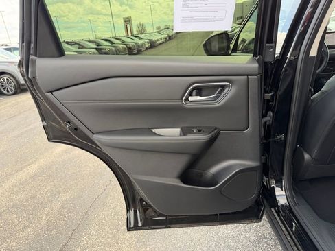 Used 2024 Nissan Rogue Platinum image 17