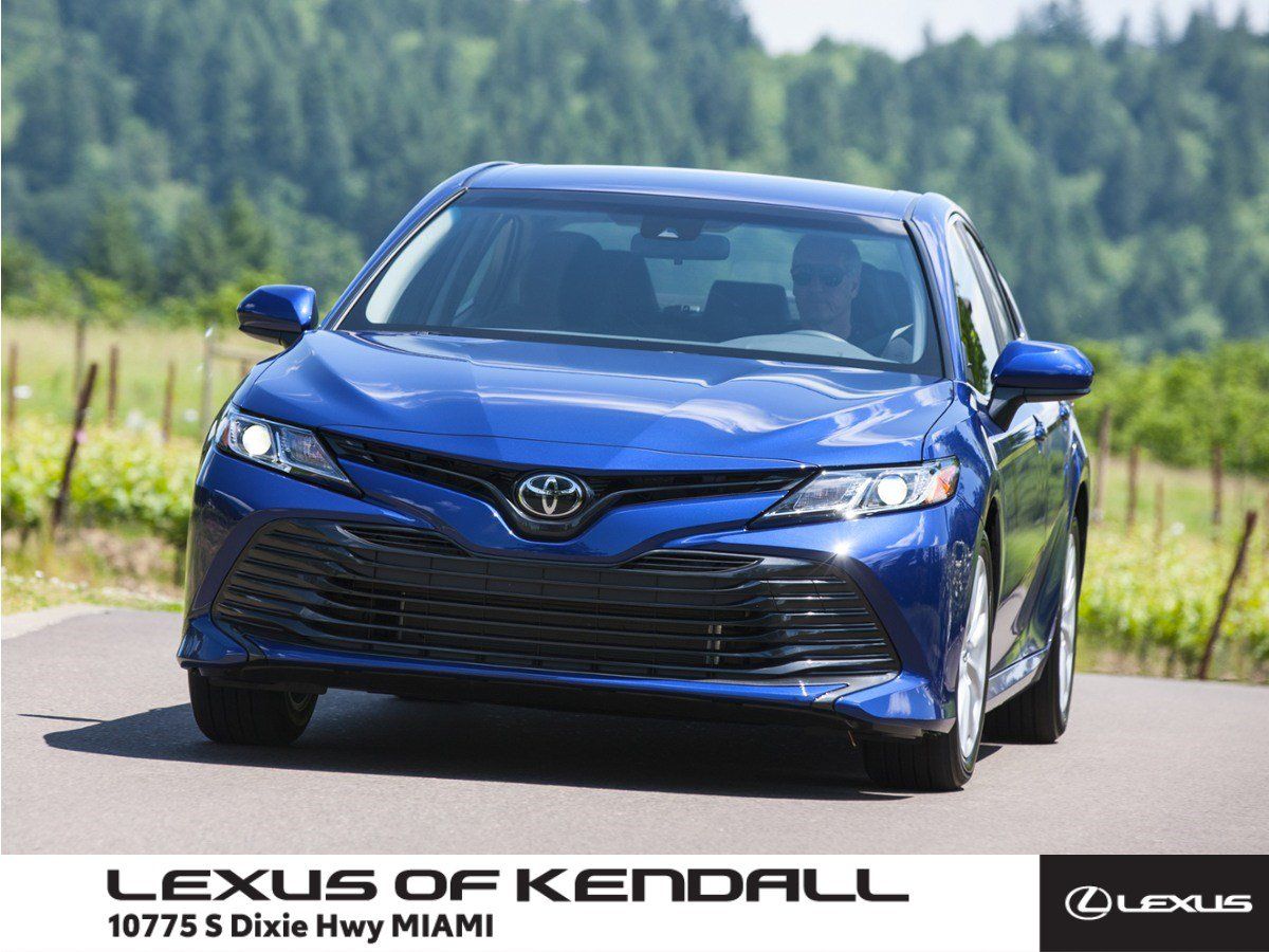 Used 2018 Toyota Camry SE FWD image 1