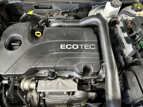 Used 2022 Chevrolet Equinox LS FWD image 28