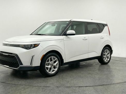 Used 2025 Kia Soul LX w/ LX Technology Package image 3