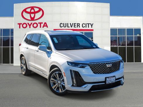 Used 2023 Cadillac XT6 Premium Luxury image 1