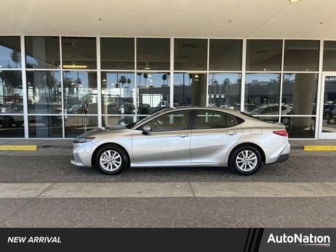 Used 2025 Toyota Camry LE image 1