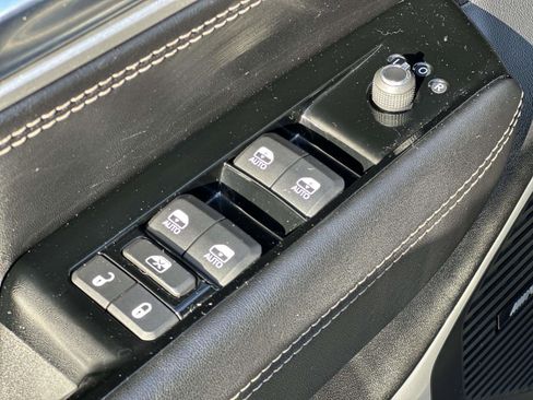 Used 2024 Jeep Wagoneer L Series II w/ Flexible Seating Group image 21