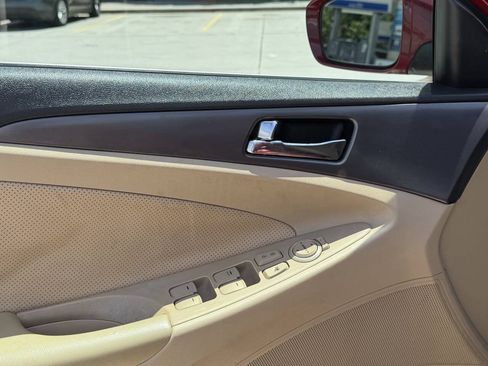 Used 2012 Hyundai Sonata Hybrid w/ Leather Pkg FWD image 16