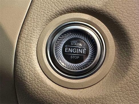 Certified 2022 Mercedes-Benz GLC 300 4MATIC image 31