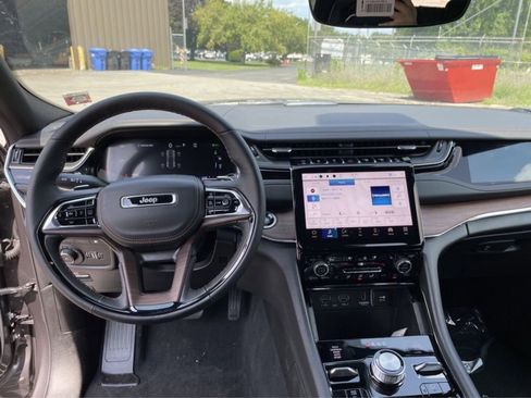 Used 2023 Jeep Grand Cherokee Summit image 17