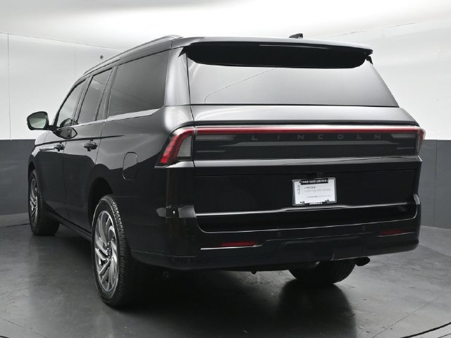 Certified 2025 Lincoln Navigator Reserve AWD/4WD image 6