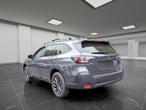 Used 2025 Subaru Outback Onyx Edition AWD/4WD image 4