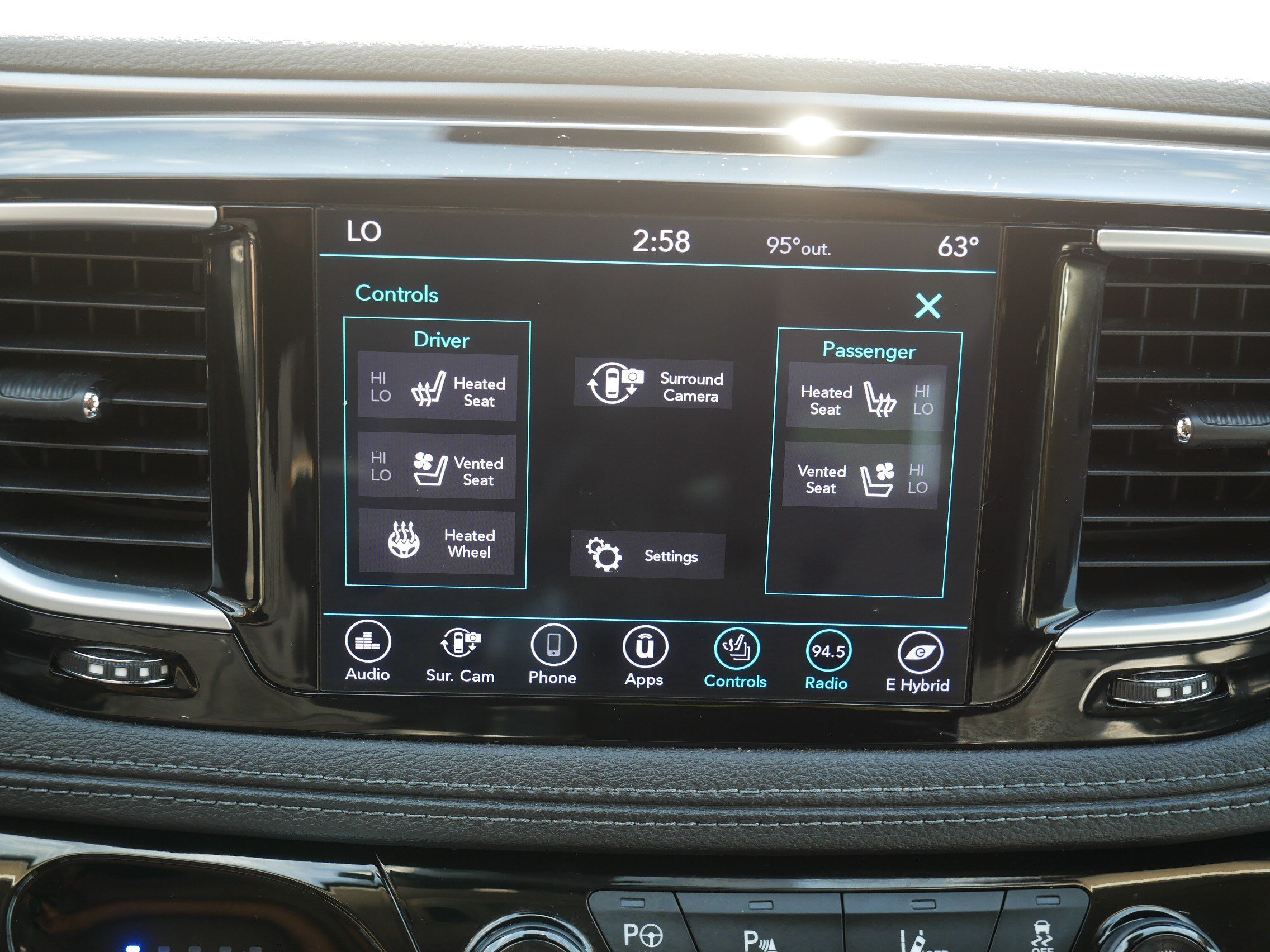 Used 2018 Chrysler Pacifica Limited w/ Advanced Safetytec Group FWD image 30