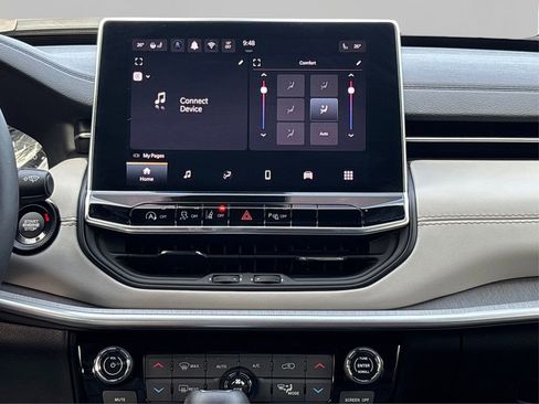 Used 2025 Jeep Compass Limited image 18