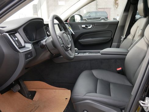 New 2025 Volvo XC60 B5 Core w/ Protection Package Premier image 5