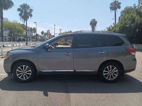 Used 2015 Nissan Pathfinder SL FWD image 5