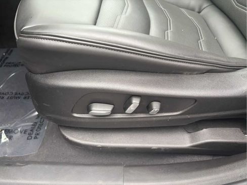 Used 2025 Cadillac XT6 Premium Luxury w/ Platinum Package AWD/4WD image 11