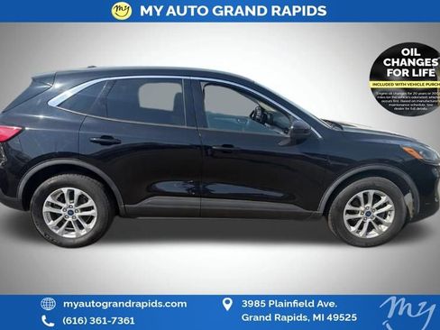 Used 2020 Ford Escape SE image 2