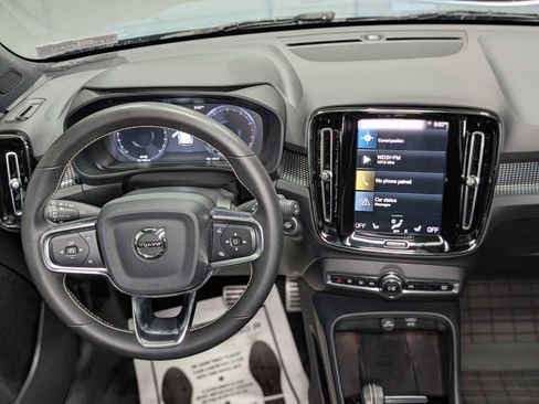 Used 2021 Volvo XC40 T5 R-Design w/ Advanced Package image 5