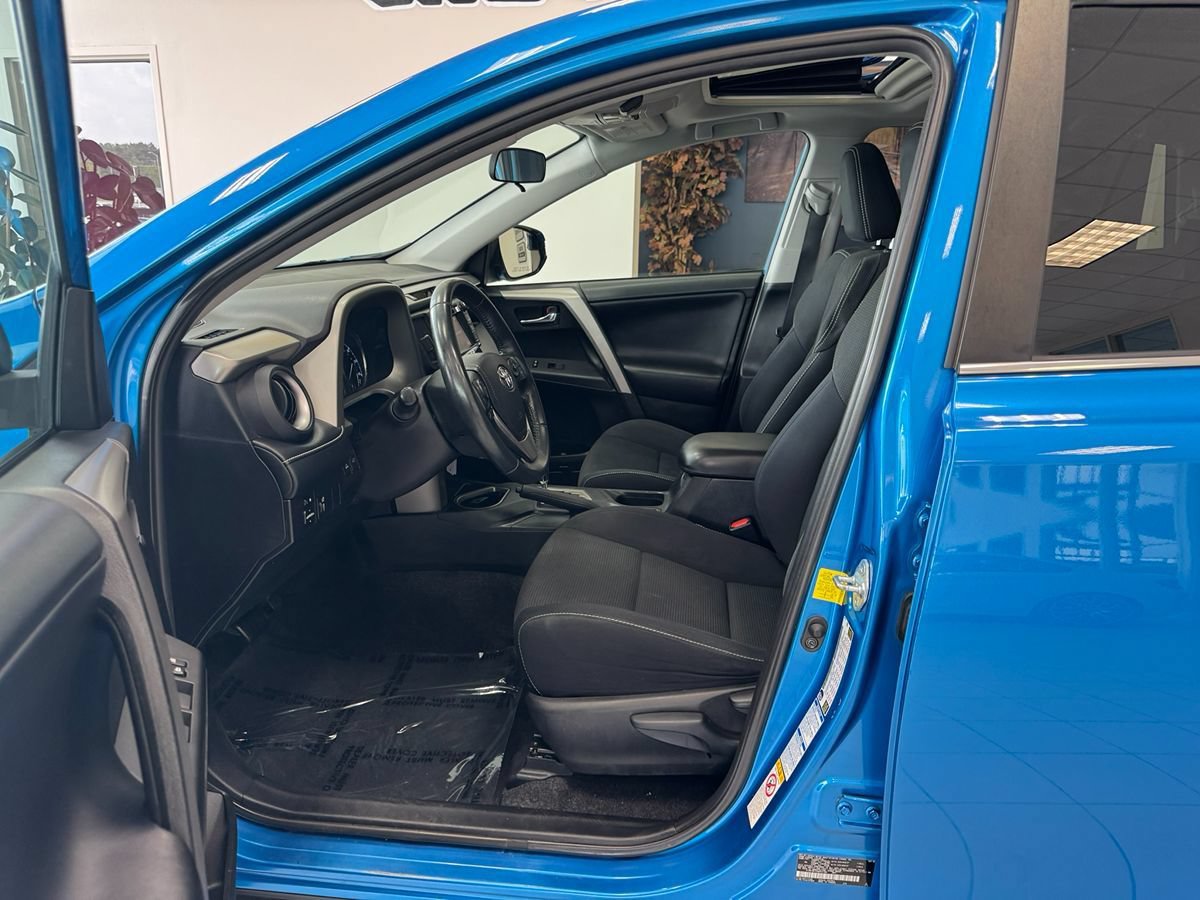 Used 2016 Toyota RAV4 XLE AWD/4WD image 11