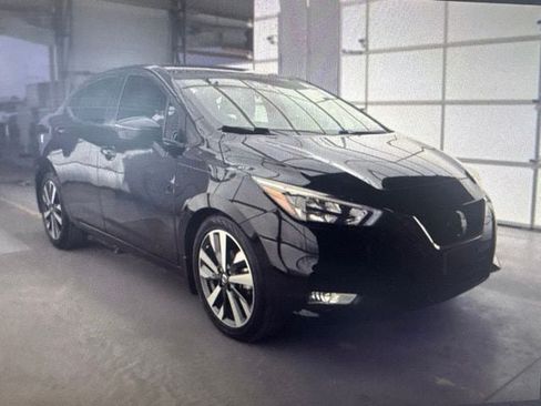 Used 2020 Nissan Versa SR FWD image 18