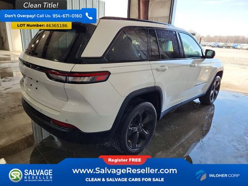 Used 2023 Jeep Grand Cherokee Altitude AWD/4WD image 4