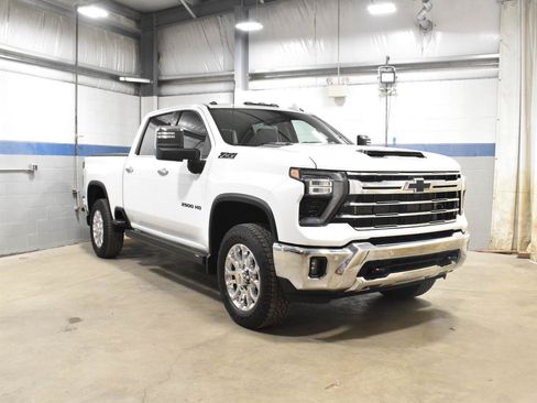 Used 2025 Chevrolet Silverado 2500 LTZ w/ LTZ Plus Package AWD/4WD image 27