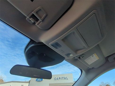 Used 2025 Ford Escape SE w/ Class II Trailer Tow Package image 28