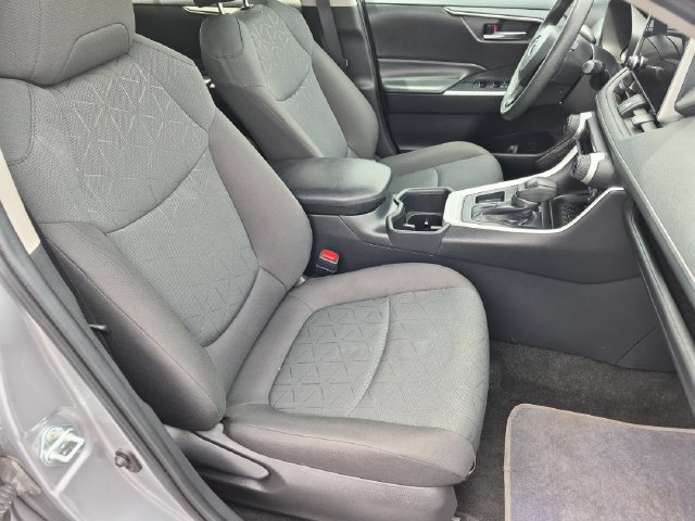 Used 2024 Toyota RAV4 XLE FWD image 20