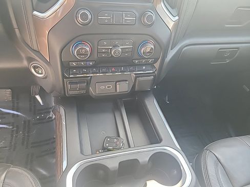 Used 2019 Chevrolet Silverado 1500 High Country w/ High Country Premium Package image 8