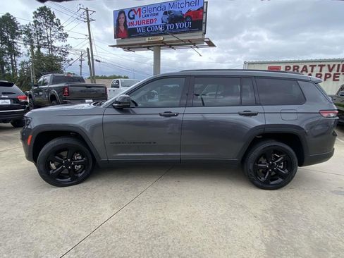 Used 2023 Jeep Grand Cherokee L Limited w/ Black Appearance Package RWD image 5
