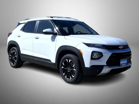 Used 2023 Chevrolet TrailBlazer LT w/ Convenience Package AWD/4WD image 3