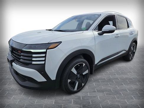 Certified 2025 Nissan Kicks SR image 3