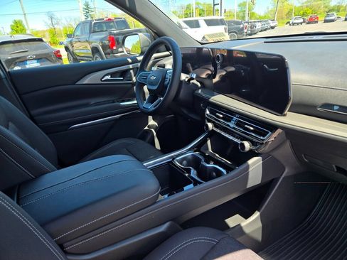 New 2026 Chevrolet Traverse LT w/ Driver Confidence Package FWD image 5