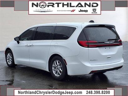 Used 2024 Chrysler Pacifica Touring-L