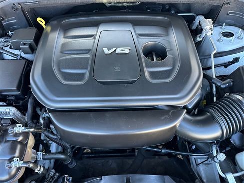 Used 2018 Jeep Grand Cherokee Altitude image 9