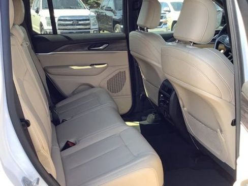 Certified 2023 Jeep Grand Cherokee Limited AWD/4WD image 18