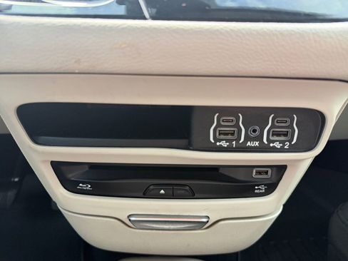 Used 2021 Chrysler Pacifica Touring-L w/ Uconnect Theater Family Group FWD image 25